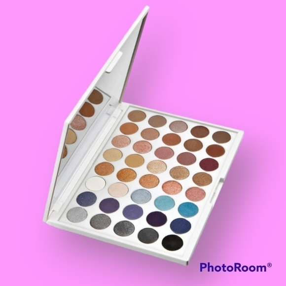 Yaby Cosmetics Dramatically Neutral Eyeshadow Palette - Picture 1 of 8